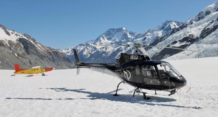 Helicópteros listos para despegar en la cumbre